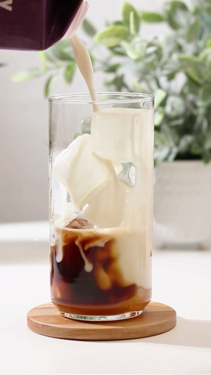 iced honey oatmilk latte